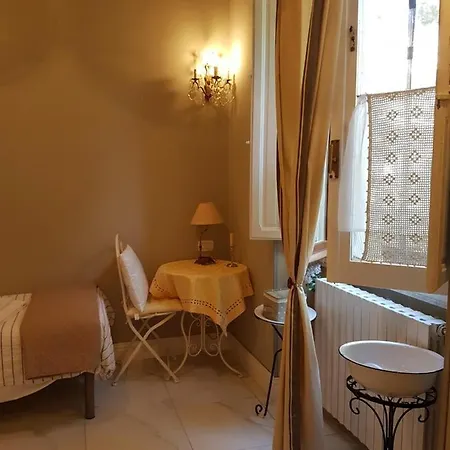 Liberty Ofelia Locazioni Brevi بيت ضيافة 3*