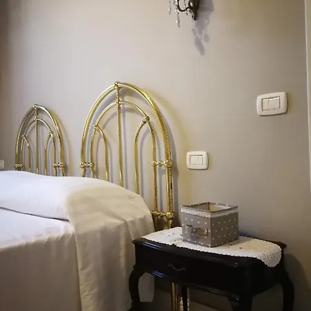 Liberty Ofelia Locazioni Brevi بيت ضيافة 3*